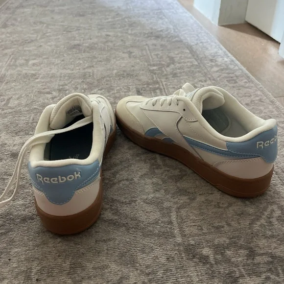 Reebok Cream and Blue Retro Sneakers with Gum Sole - Picture 3 of 5